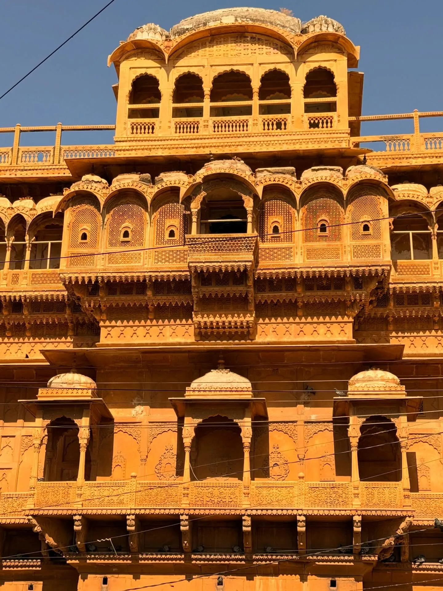 Palatial sandstone courtyard prepared for an evening royal celebration